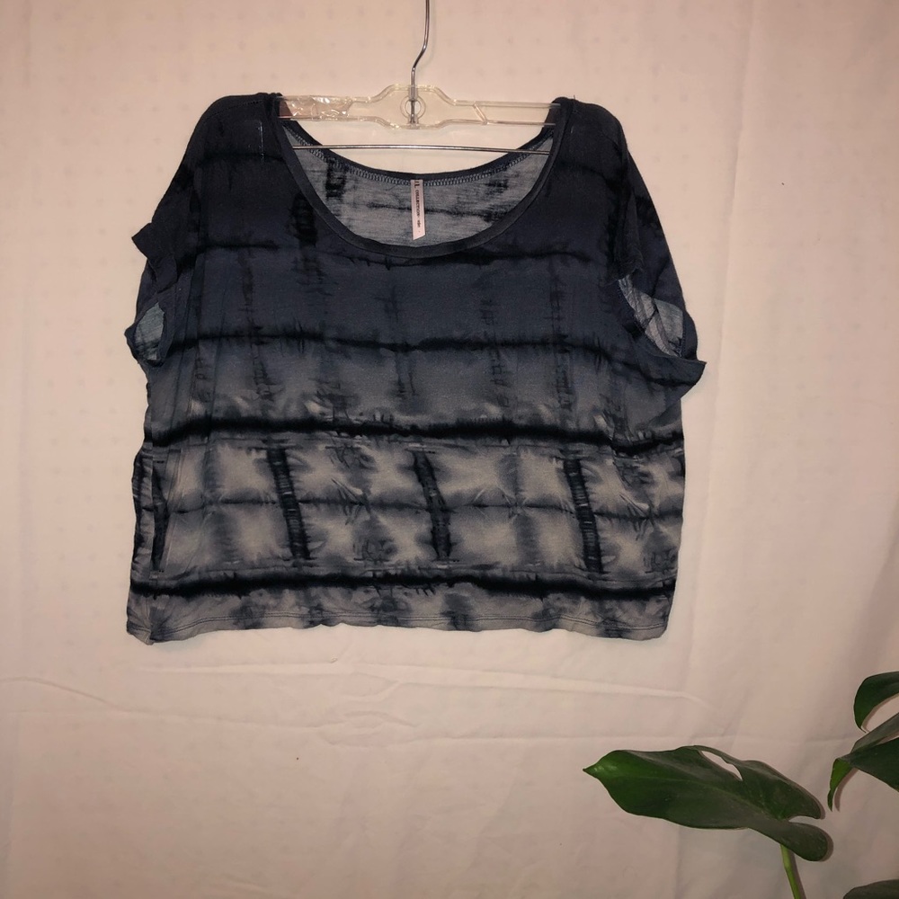 Tie-dye cropped tee shirt